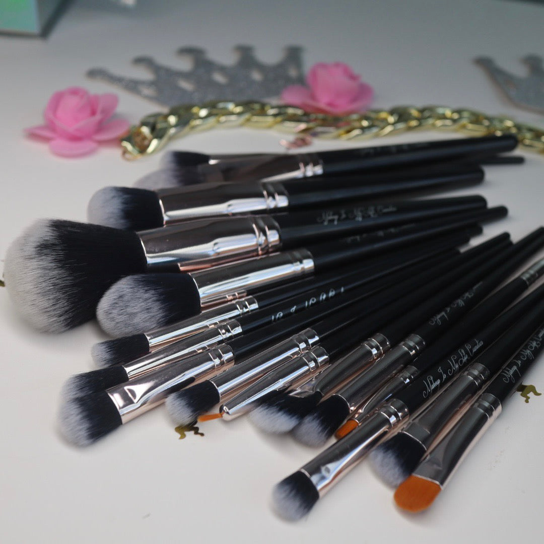 16 PIECE BRUSH SET