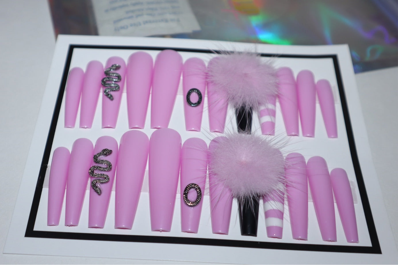 Pom Pom Press-on Nails